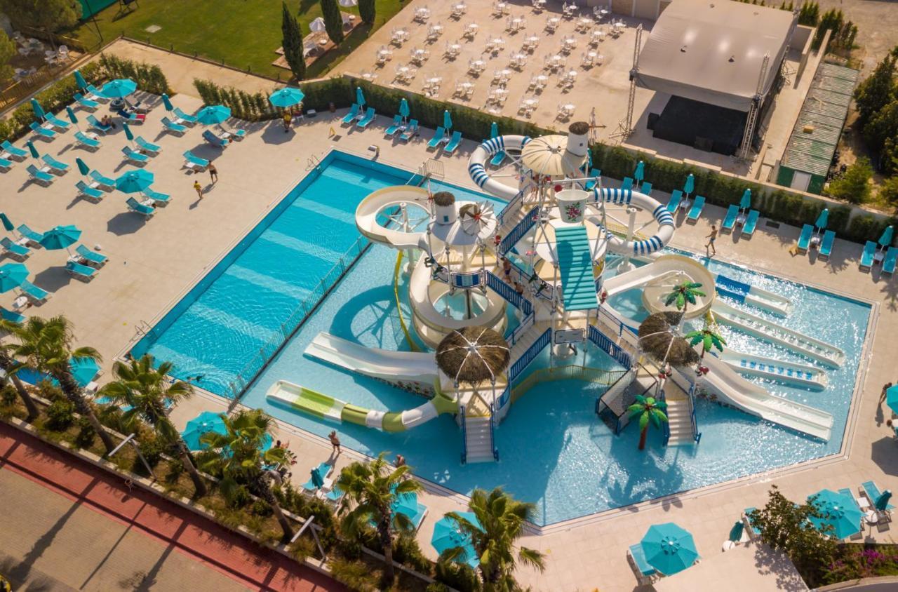 Baia Lara Hotel Antália Exterior foto Aerial view of the water park