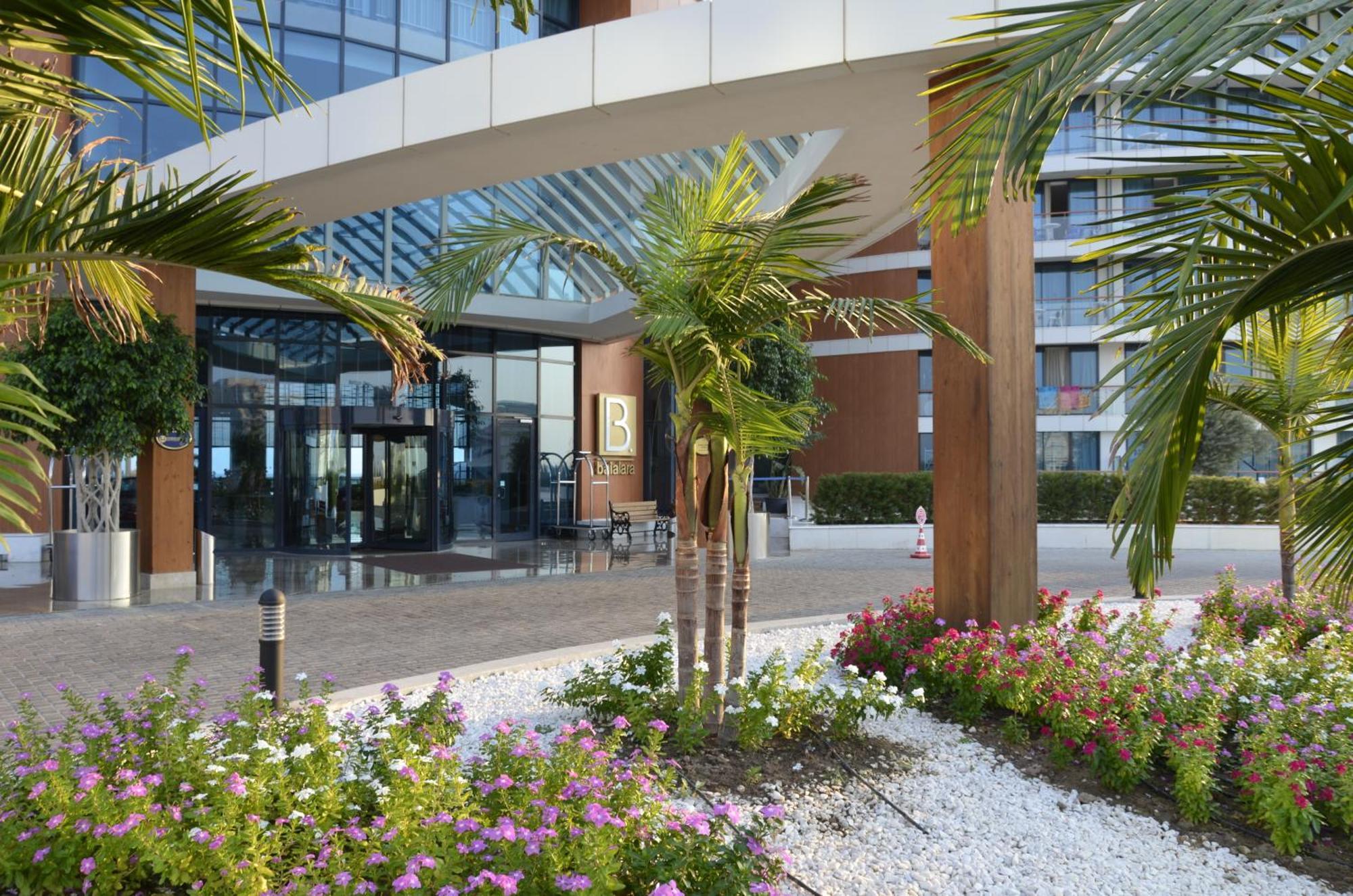 Baia Lara Hotel Antália Exterior foto Entrance of the hotel